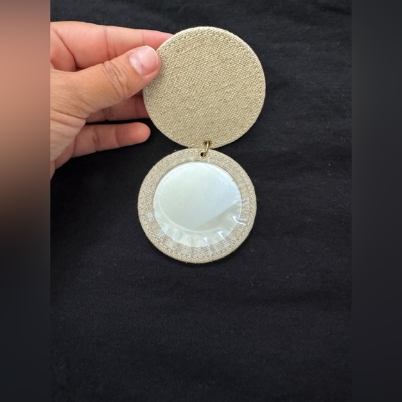 Christian Dior parfumes Beige Round Keychain with Gold Clip and mirror inside. - Picture 4 of 4